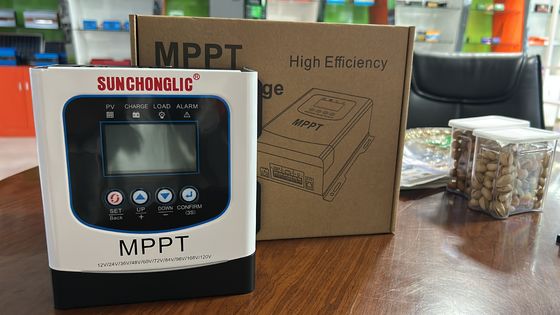 سعر جيد 12 فولت/24 فولت/36 فولت/48 فولت/96 فولت/120 فولت وحدة تحكم شحن بالطاقة الشمسية MPPT مع تتبع نقطة الطاقة القصوى التلقائي واتصال RS485 الانترنت